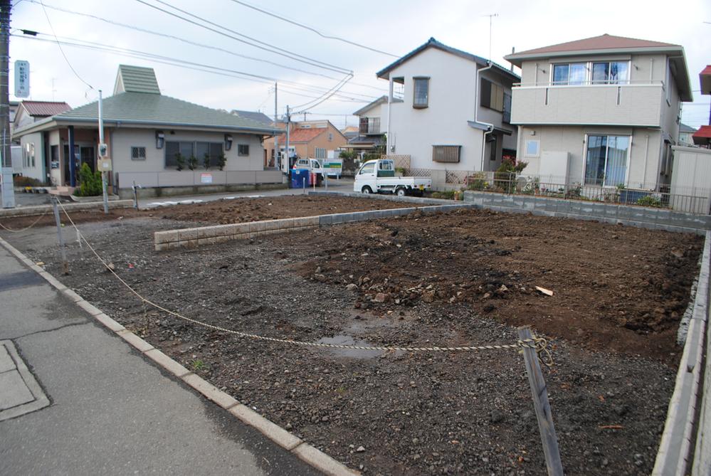 Local photos, including front road. Local (12 May 2013) Shooting