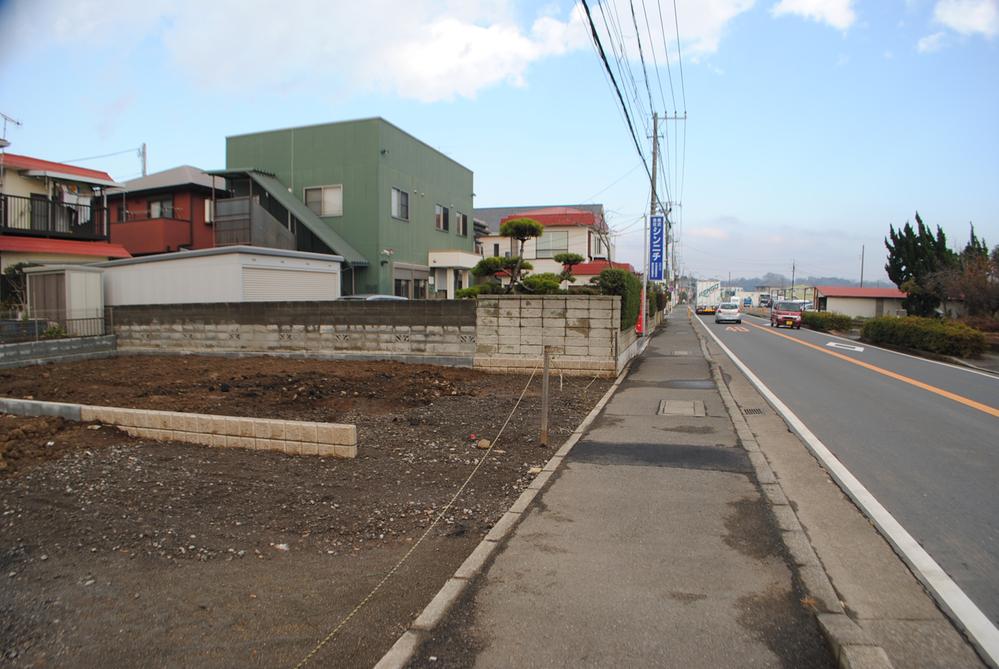 Local photos, including front road. Local (12 May 2013) Shooting