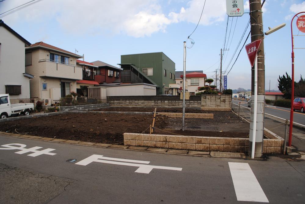 Local photos, including front road. Local (12 May 2013) Shooting