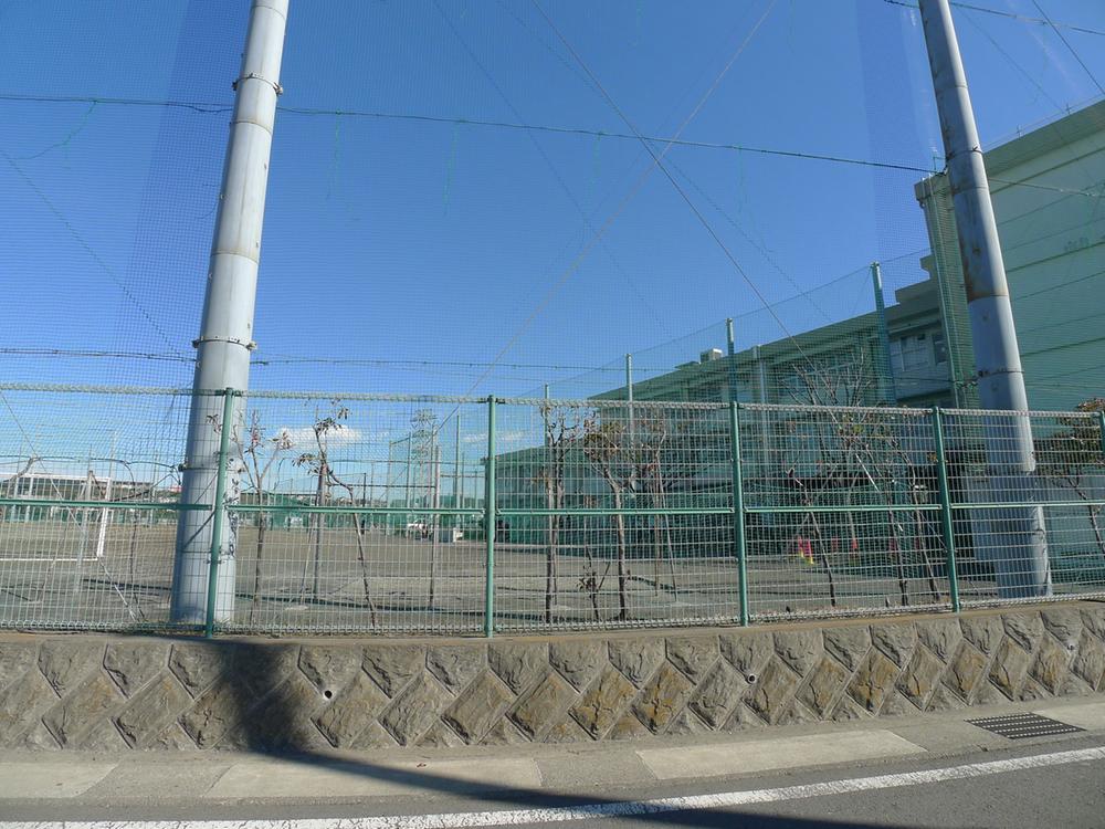 Junior high school. Samukawa stand Samukawa 1125m to East Junior High School