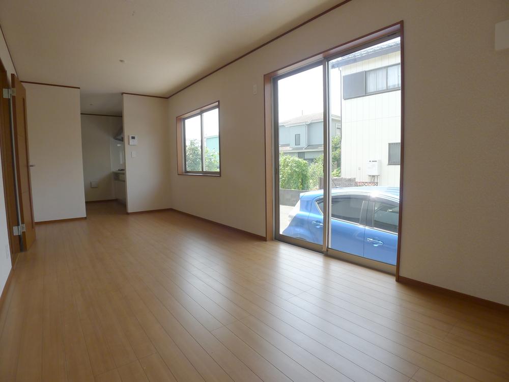 Same specifications photos (living)