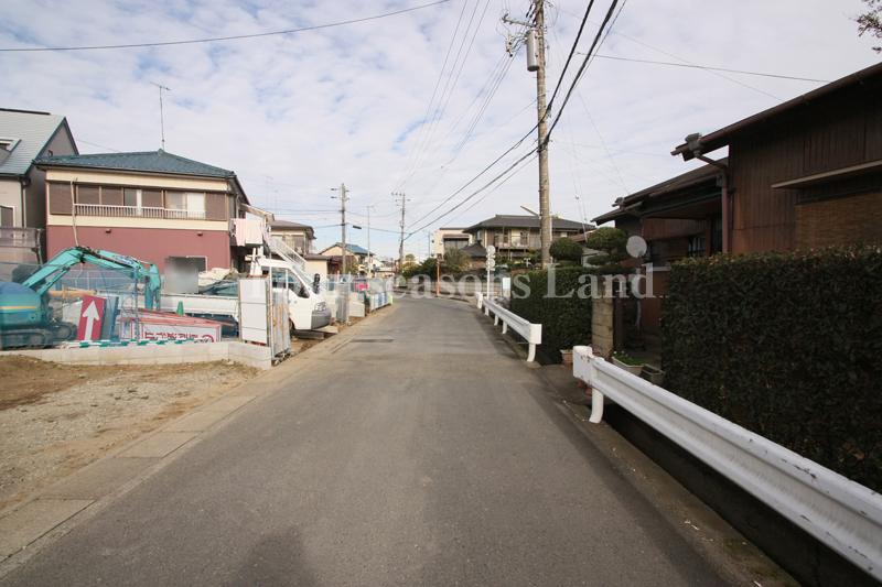 Local photos, including front road. Local (12 May 2013) Shooting