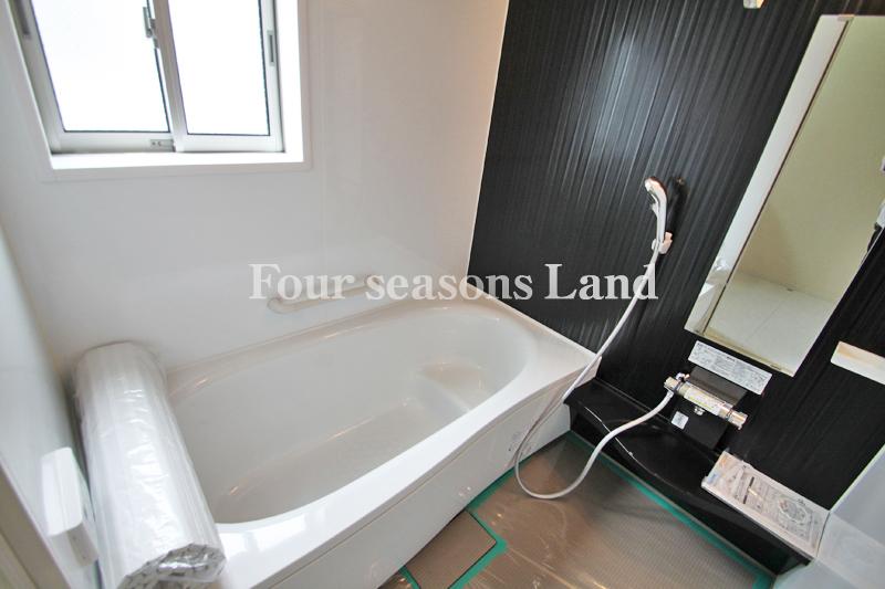 Bathroom. The company construction cases