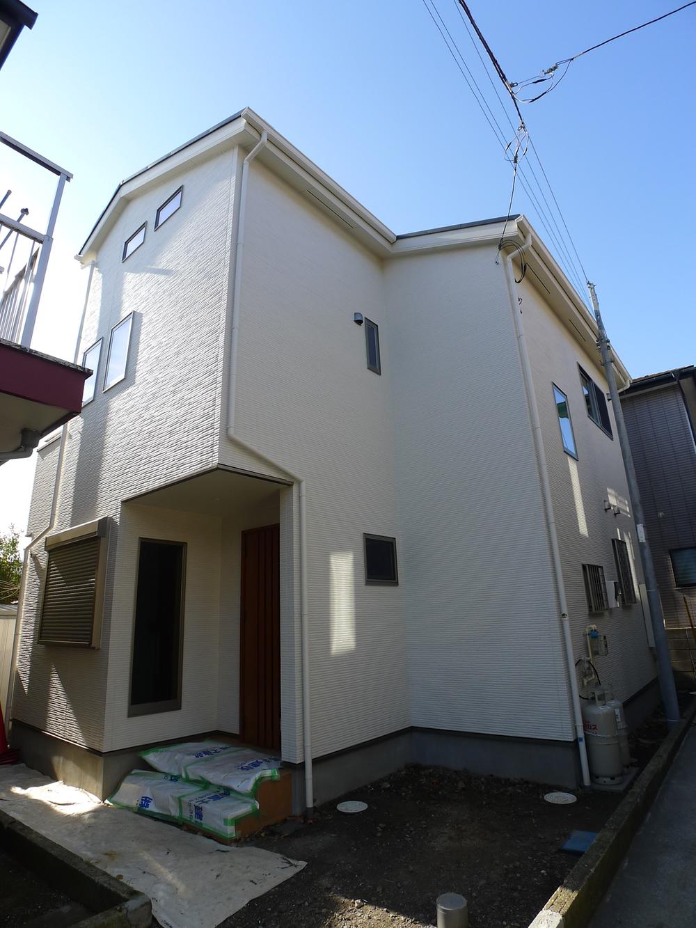 Local appearance photo. Local (12 May 2013) Shooting