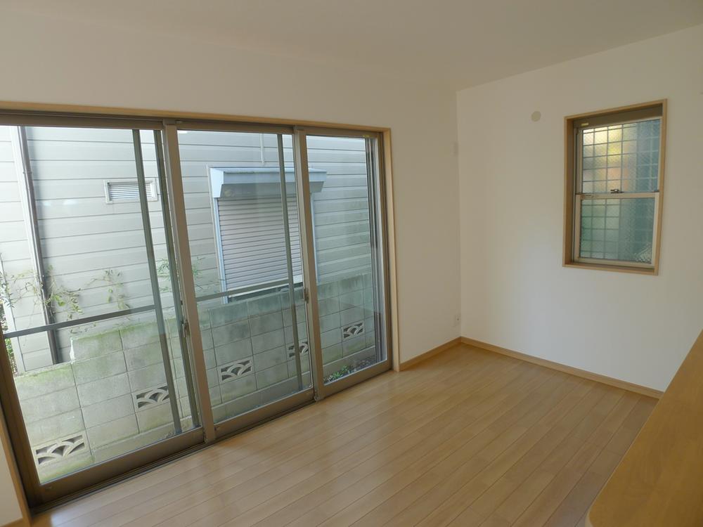 Living. Local (12 May 2013) Shooting