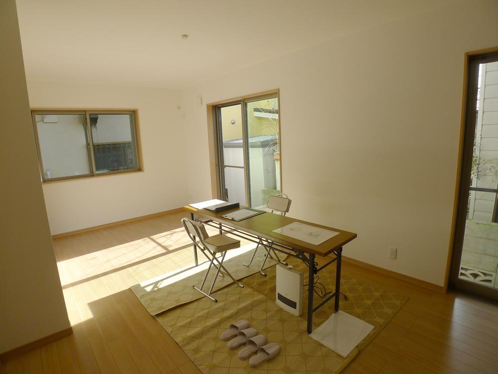 Living. Local (12 May 2013) Shooting