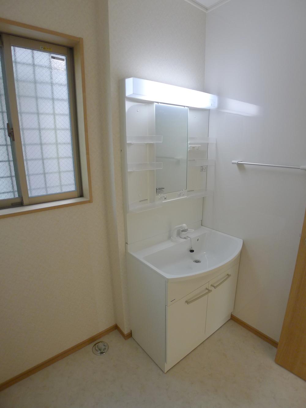 Wash basin, toilet. Local (12 May 2013) Shooting