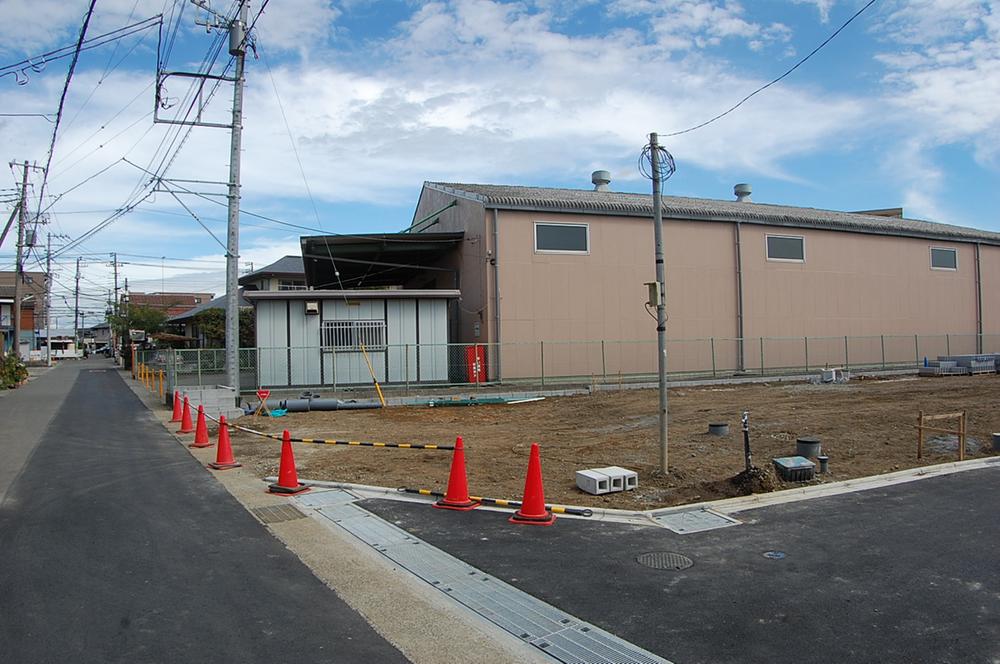 Local photos, including front road. Local (10 May 2013) Shooting