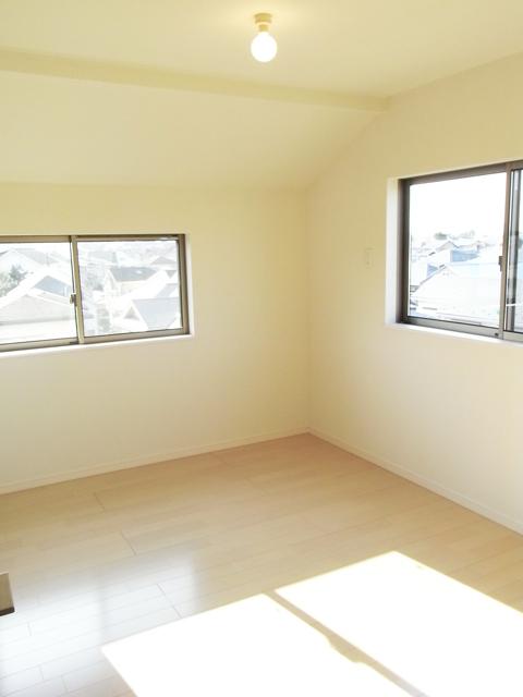 Non-living room. Same specifications