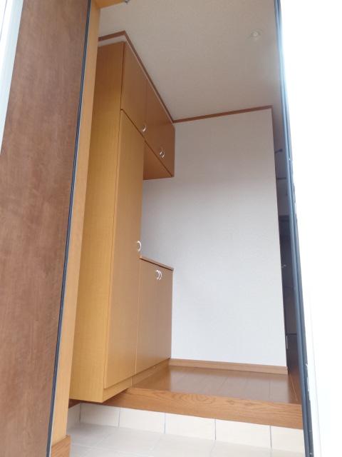 Entrance. Local (10 May 2013) Shooting