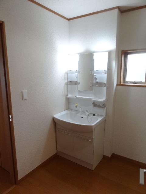 Wash basin, toilet. Indoor (10 May 2013) Shooting