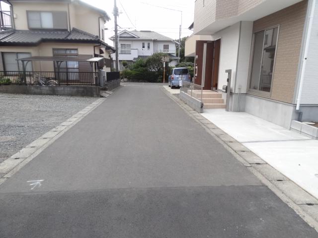 Local photos, including front road. Local (10 May 2013) Shooting