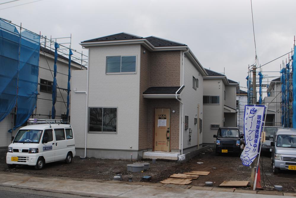 Local appearance photo. Local (12 May 2013) Shooting