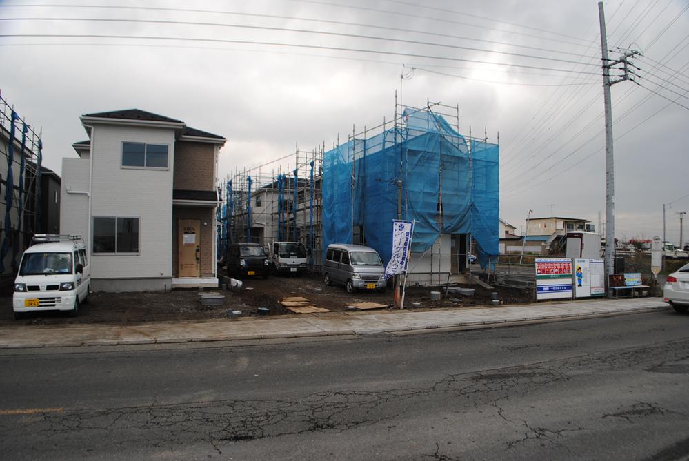 Local photos, including front road. Local (12 May 2013) Shooting