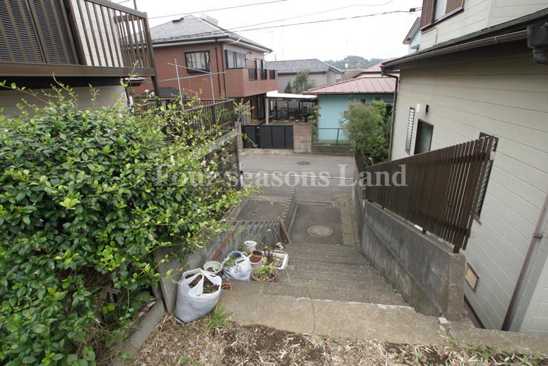 Local photos, including front road. Local (September 2012) shooting