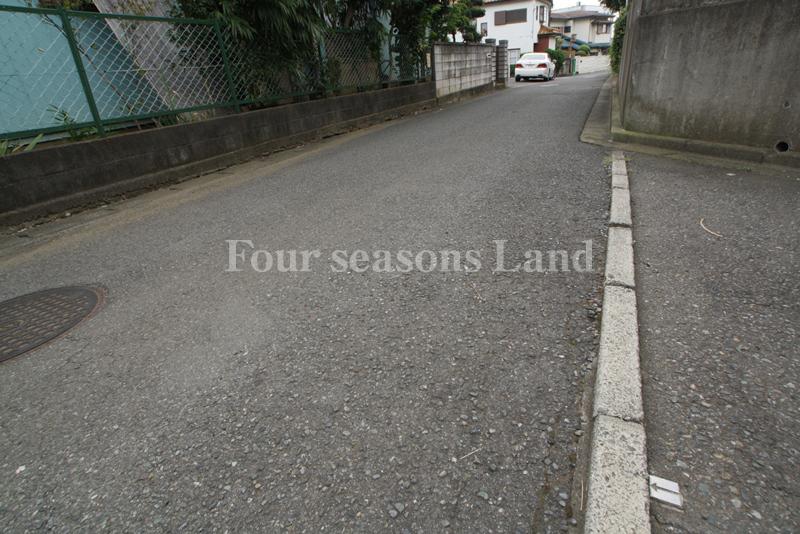 Local photos, including front road. Local (September 2012) shooting