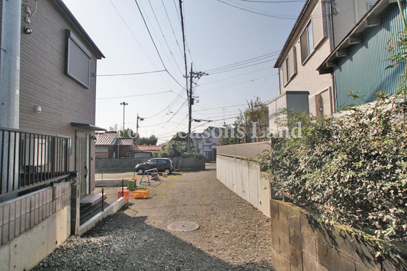 Local photos, including front road. Local (11 May 2013) Shooting