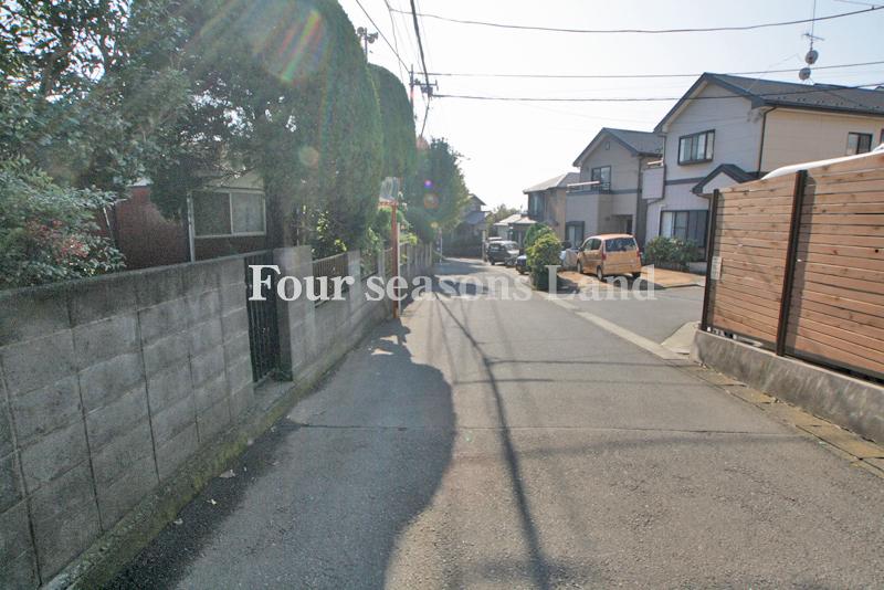 Local photos, including front road. Local (11 May 2013) Shooting