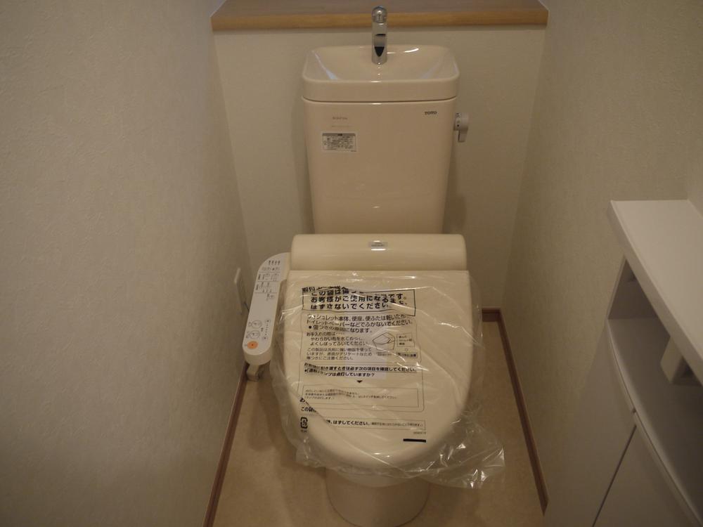 Toilet. Indoor (12 May 2013) Shooting