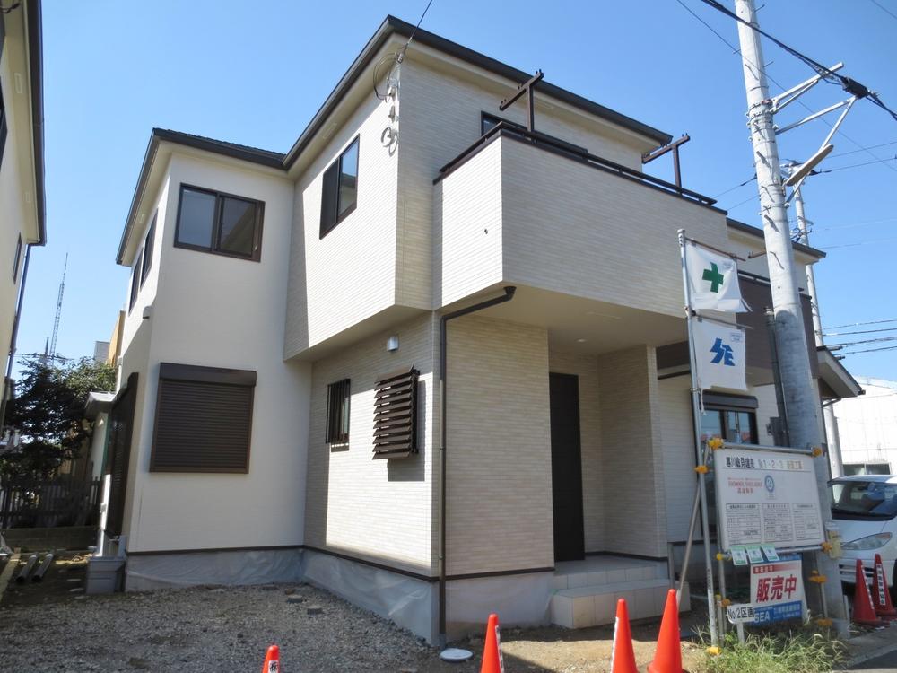 Local appearance photo. Local (September 2013) Shooting Building 2 ◆ Zenshitsuminami is facing!  ◆ Storage space rich