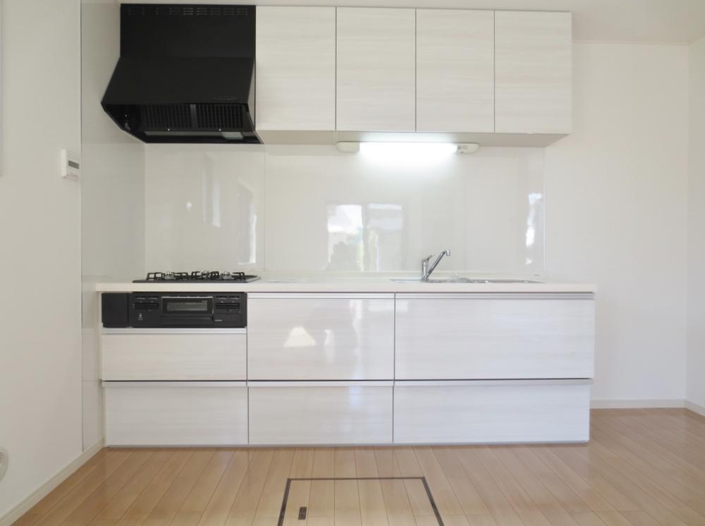 Kitchen. Underfloor Storage Yes