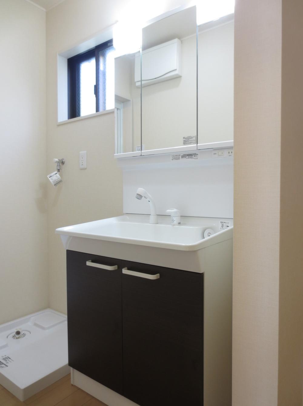 Wash basin, toilet. With hand shower