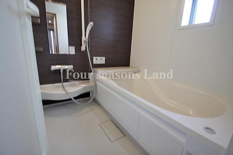 Bathroom. The company construction cases