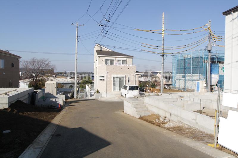 Local photos, including front road. Local (12 May 2013) Shooting Building 3