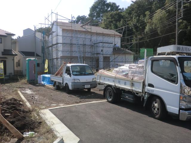 Local photos, including front road. Local (10 May 2013) Shooting