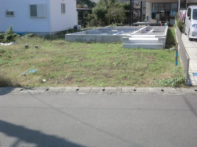 Local photos, including front road. Local (10 May 2013) Shooting