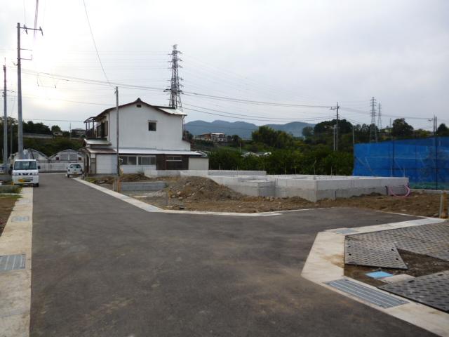 Local photos, including front road. Local (October 18, 2013) Shooting