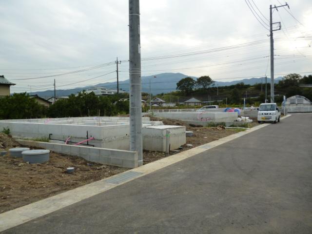 Local photos, including front road. Local (October 18, 2013) Shooting