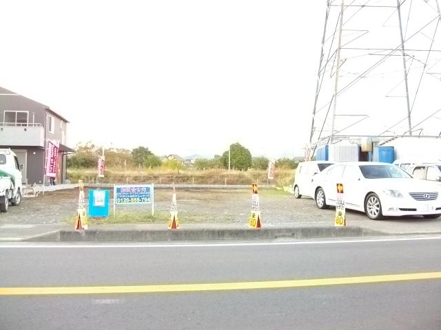 Local photos, including front road. Local (11 May 2013) Shooting