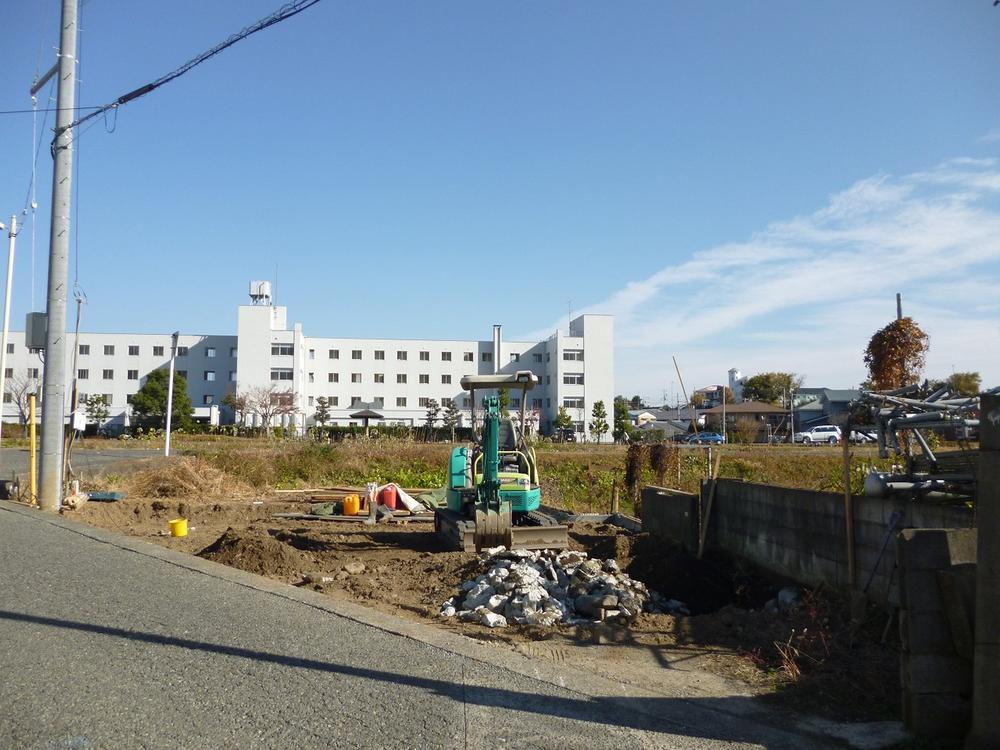 Local photos, including front road. Local (December 6, 2013) Shooting