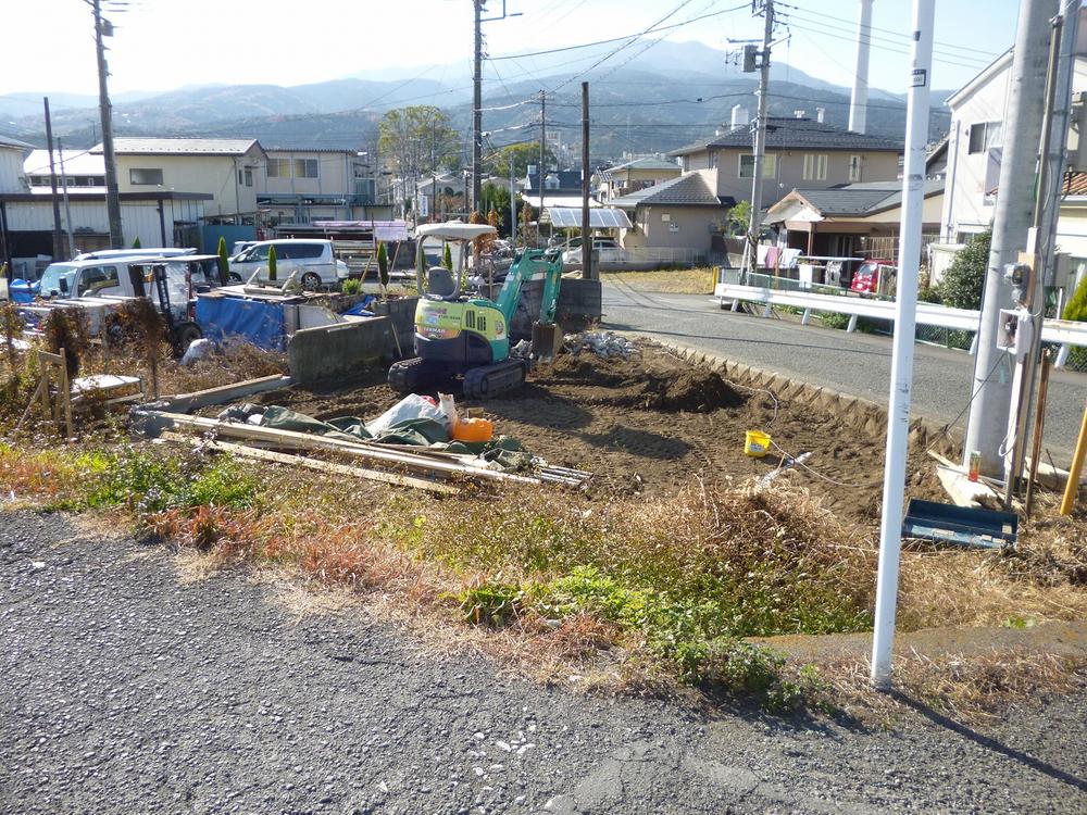 Local photos, including front road. Local (December 6, 2013) Shooting