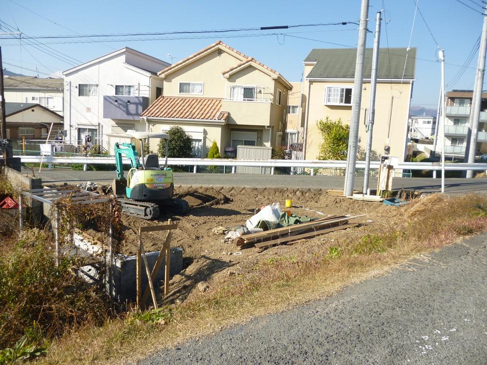 Local photos, including front road. Local (December 6, 2013) Shooting