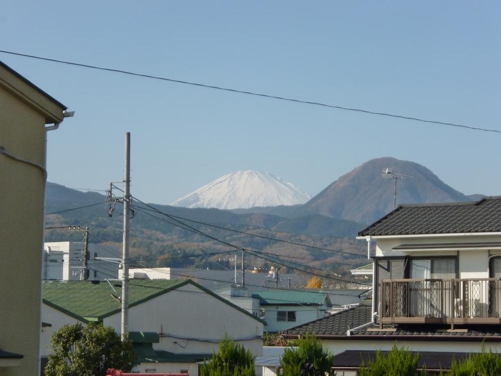 Local photos, including front road. Local (December 6, 2013) Shooting