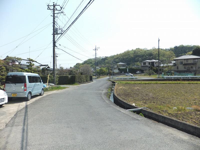 Local photos, including front road. Local (01 May 2014) Shooting