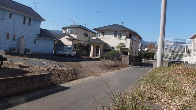 Other local. Large front road! Per life road, Little road the car street. Front road (12 May 2013)