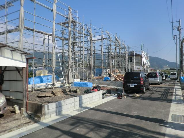 Local photos, including front road. Local (10 May 2013) Shooting