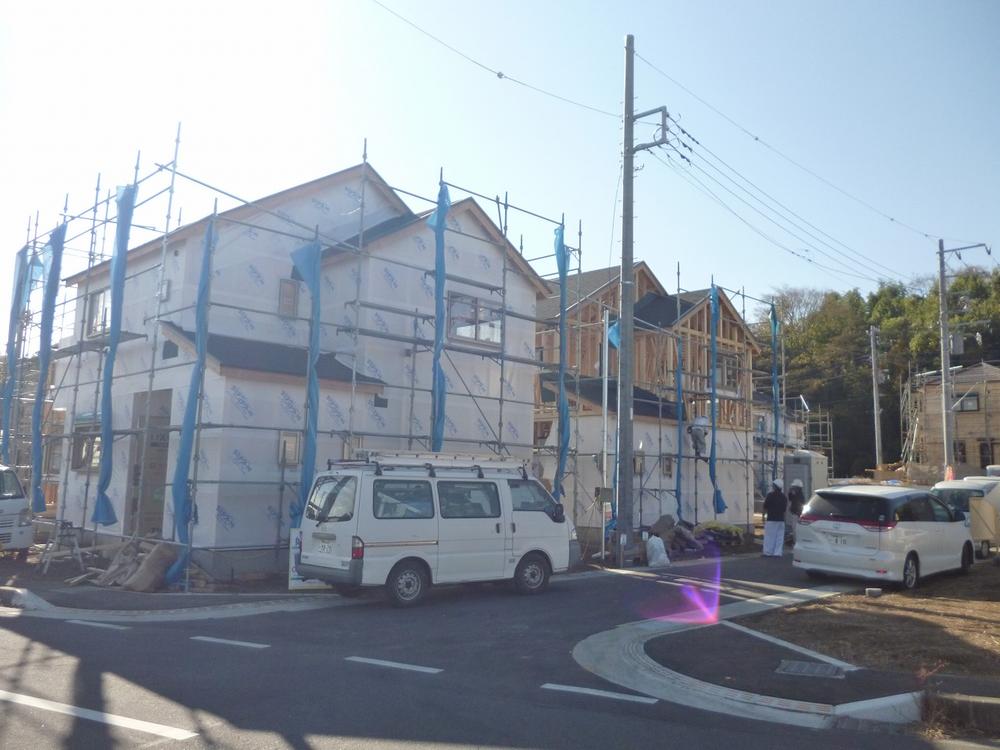 Local photos, including front road. Local (December 6, 2013) Shooting