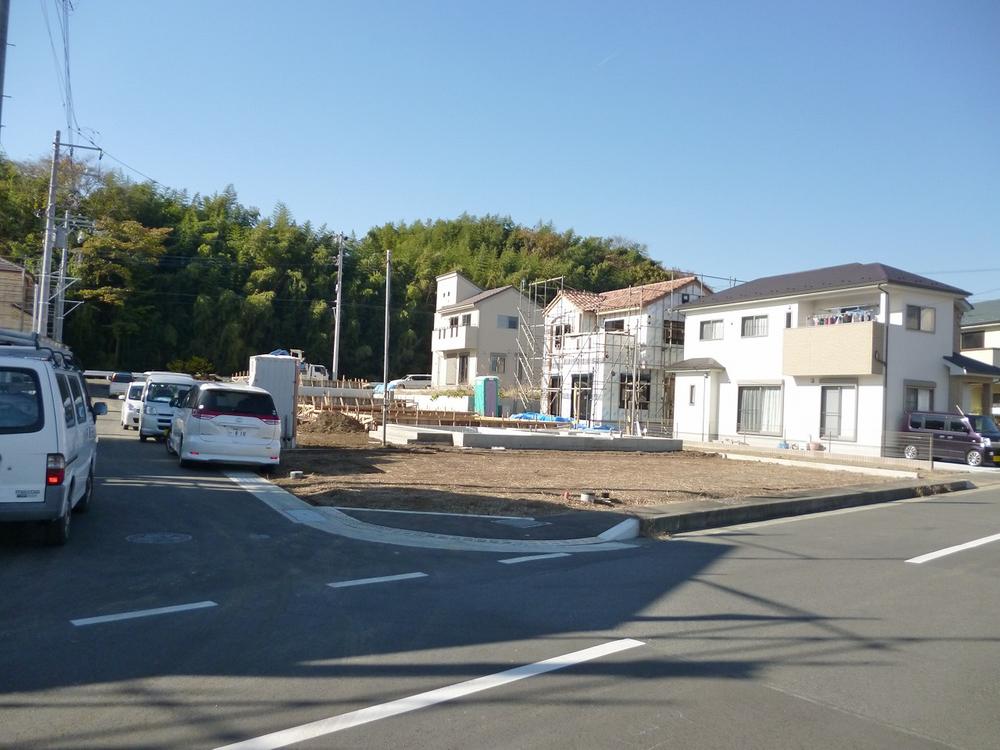 Local photos, including front road. Local (December 6, 2013) Shooting