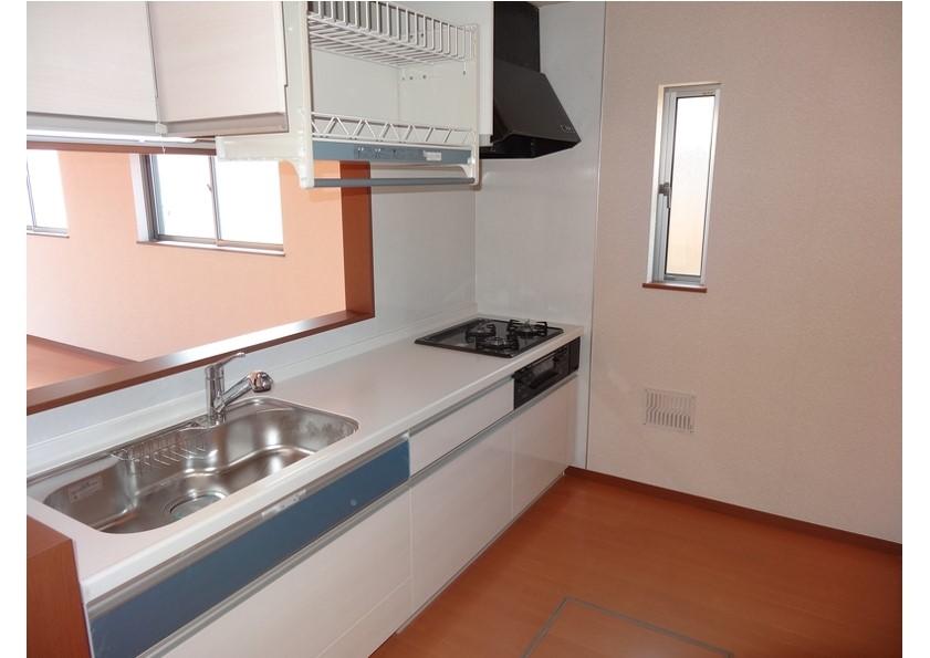 Kitchen. Indoor (November 8, 2013) Shooting  [1 Building]