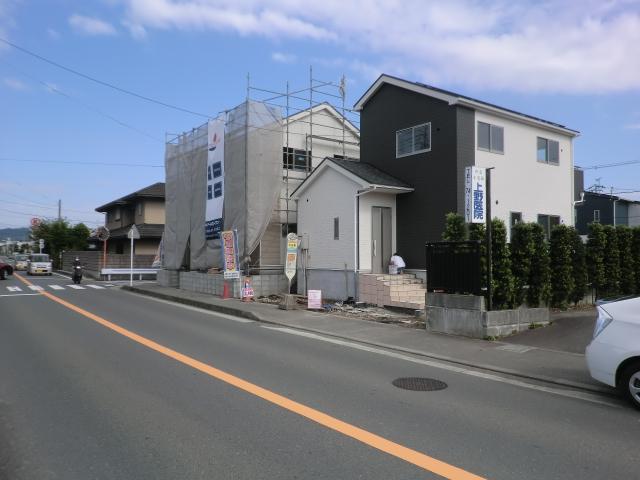 Local photos, including front road. Local (September 2013) Shooting