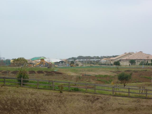 Streets around. Leisure facilities there is a 2100m wide variety of facilities to Soleil hill, Animals and playground, There is also a bath. 