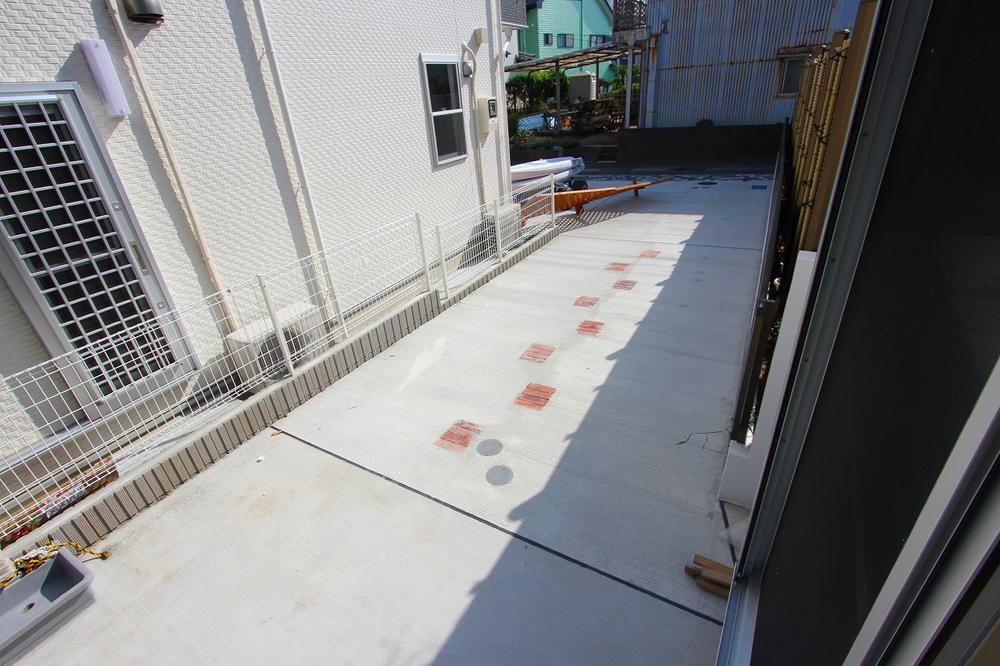 Parking lot. Local (09 May 2013) Shooting