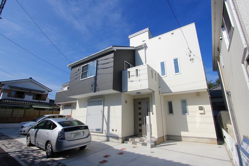 Local appearance photo. Local (09 May 2013) Shooting