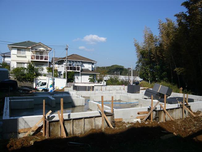 Local photos, including front road. Local (11 May 2013) Shooting Overall