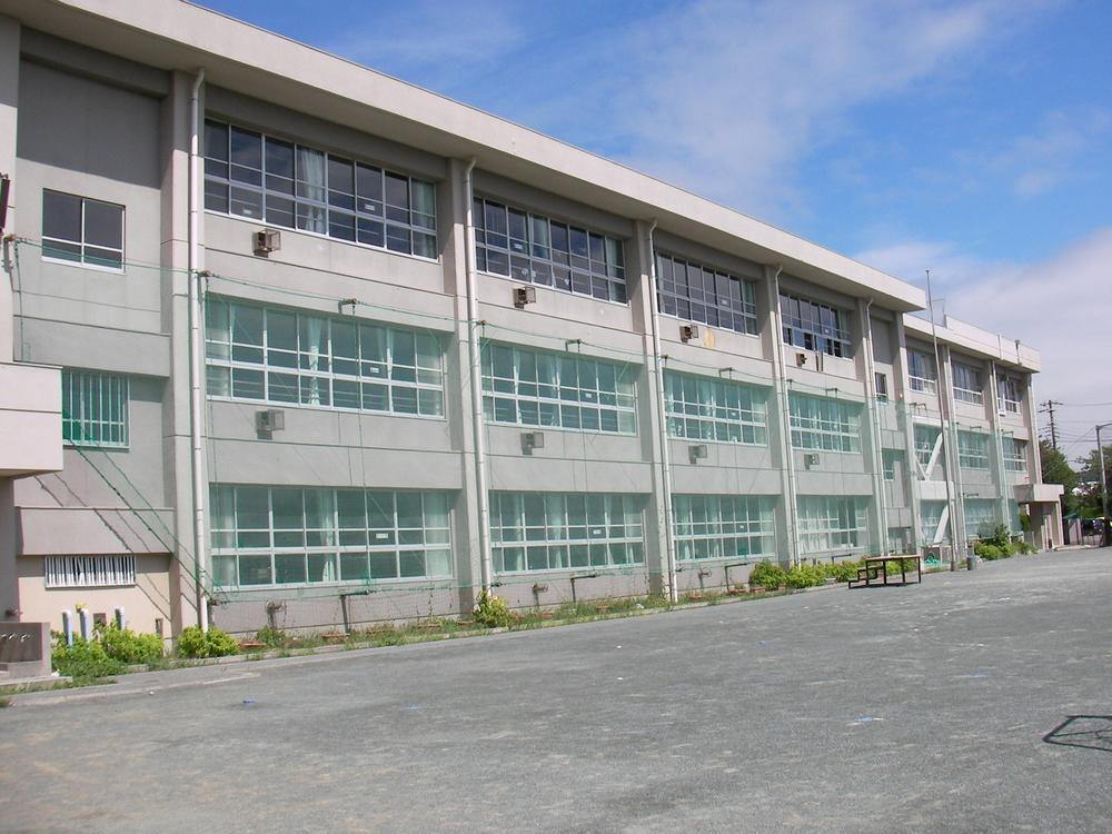 Junior high school. Yokosuka Tatsukita Shimoura until junior high school 2067m