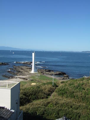 View photos from the local. Sea to the other side of the lighthouse ・ Fuji Mountain!